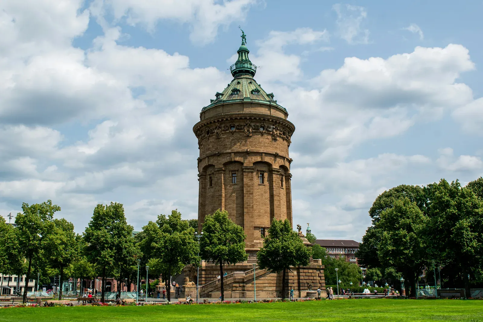 Der Mannheimer Wasserturm am Friedrichsplatz